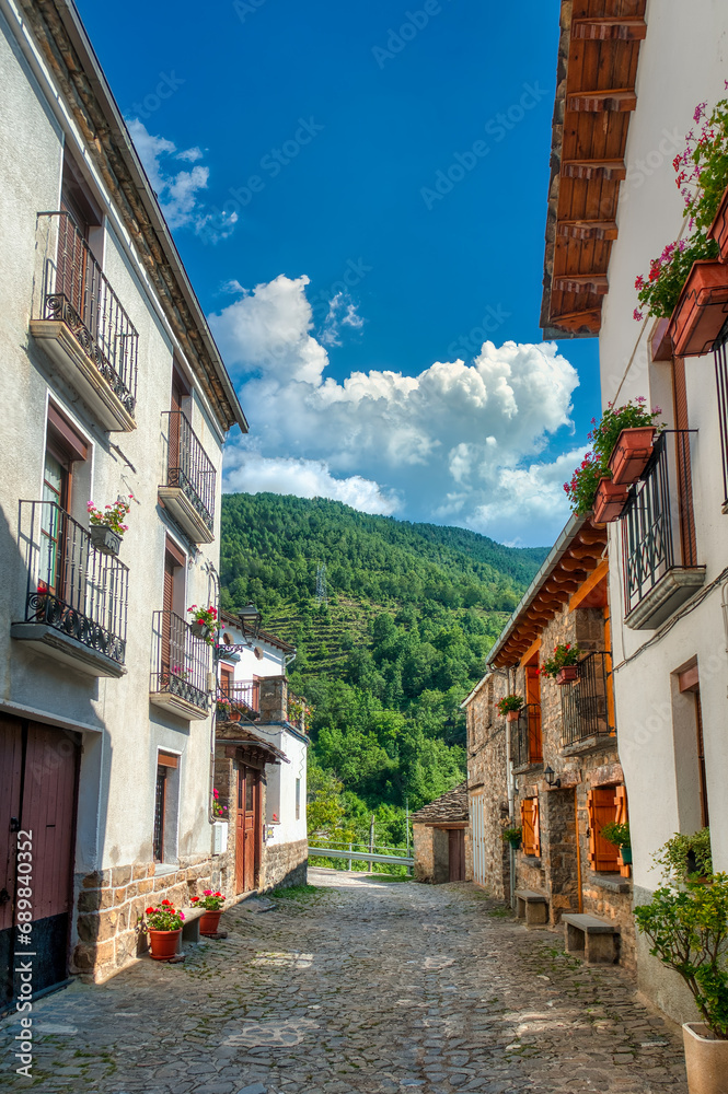 Fragen is a town belonging to the municipality of Torla-Ordesa, located in the province of Huesca, the provincial capital, in the Autonomous Community of Aragon, in the region of Sobrarbe. Spain