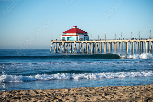 Fototapeta Naklejka Na Ścianę i Meble -  Southside Huntington Beach Pier with No Crowd in Winter.