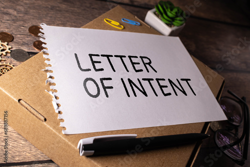 Quadro em tela LETTER OF INTENT text on a paper clipboard with magnifier and keyboard on wooden