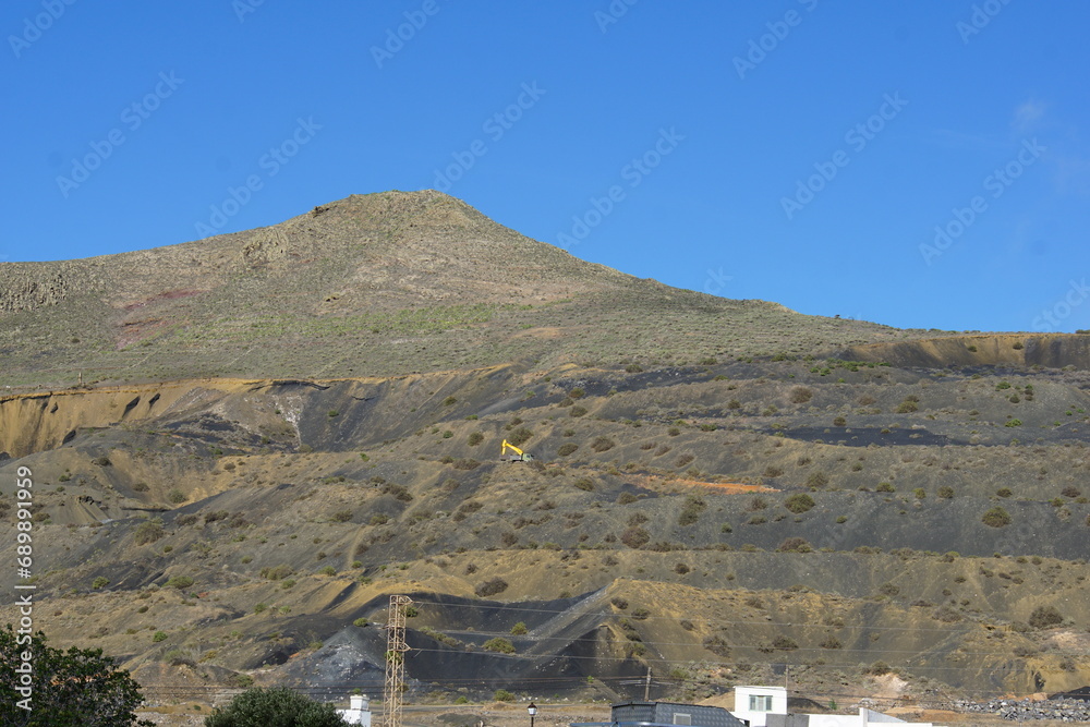 Mining volcanic rocks, pyroclast mining, Lanzarote, pyroclastic material, trekking from Maguez to Haria, November 2023, sony a6000, volcanic landscape