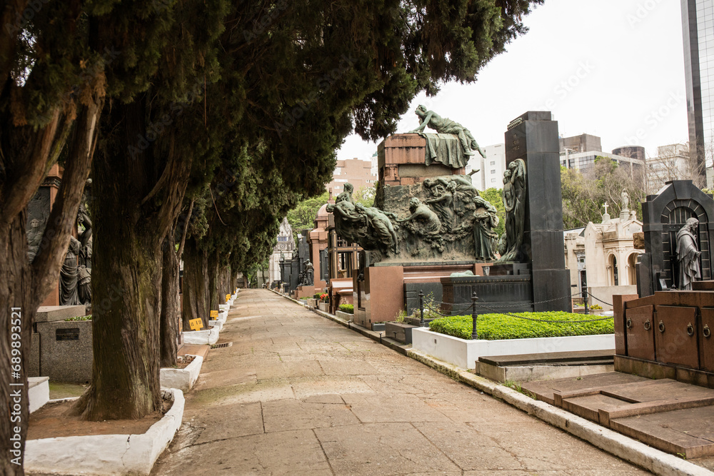 Cemetery, one of the largest in the city of São Paulo, open for visits on days of the dead.