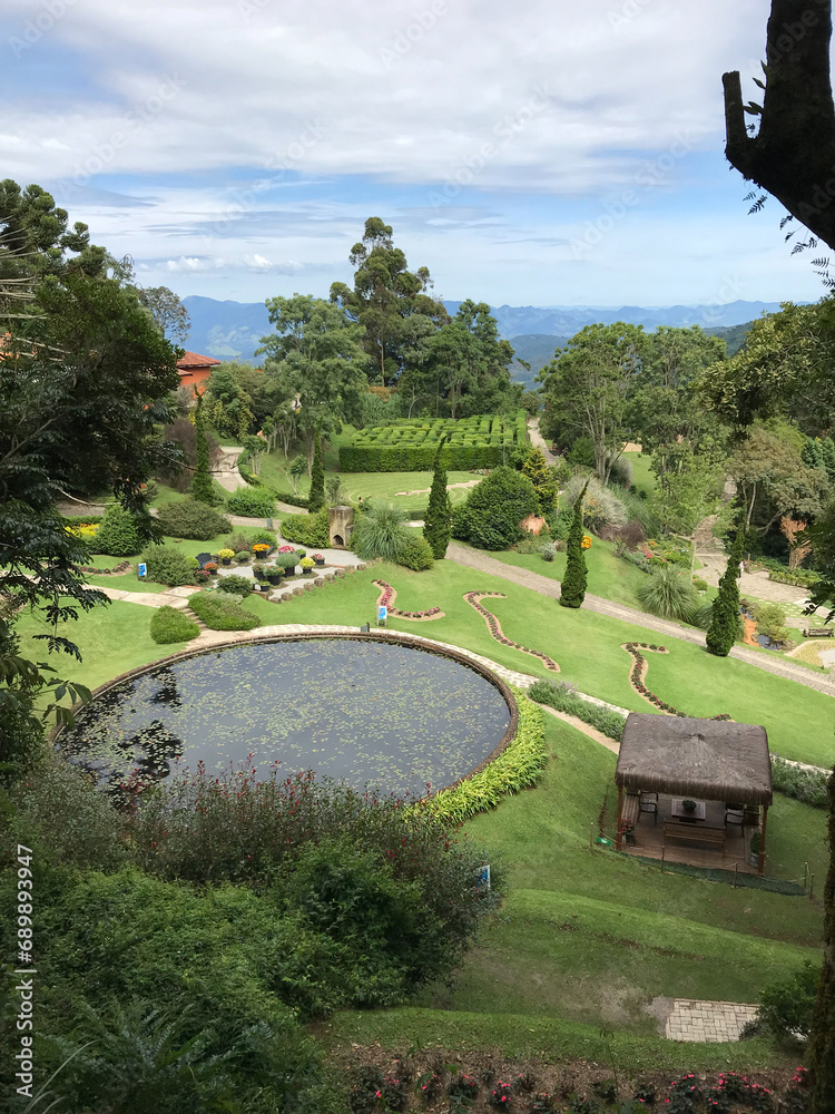 Φωτογραφία Amantikir Park with Gardens, is an urban park composed of a set of gardens and various points of interest