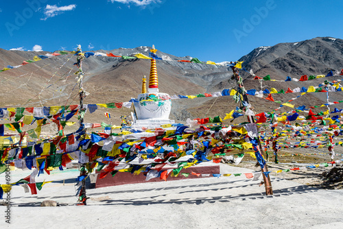 Obraz na płótnie prayer flags in a buddhist stupa area w salonie