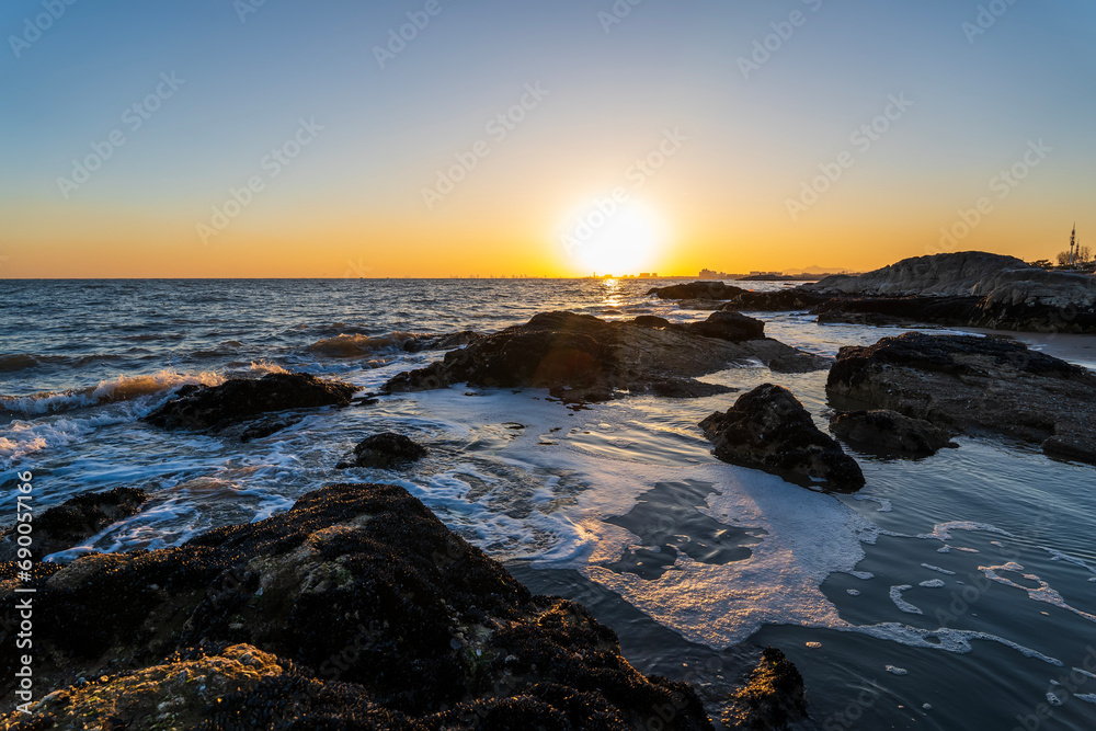 In the evening, the seaside scenery