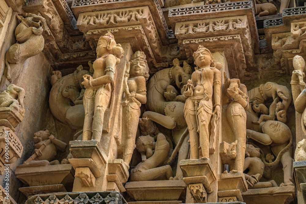 Φωτογραφία The Khajuraho Group of Monuments are a group of Hindu and Jain temples Khajuraho Temple, popular worldwide for its outstanding temples designs and erotic sculpture
