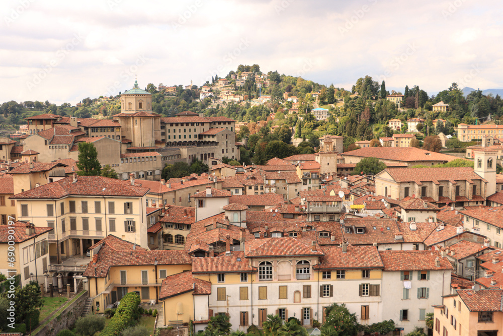 Citta Alta in Bergamo; Blick vom Stadtturm nach Westen