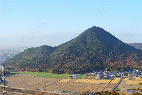 滋賀県 菩提寺山から見る初冬の三上山