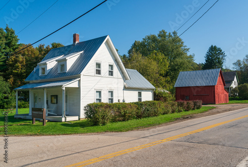Fototapeta Naklejka Na Ścianę i Meble -  Historic House and Barn at Cuyahoga Valley National Park in Ohio
