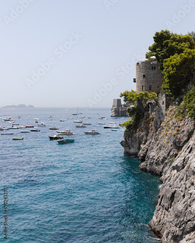 Positano coastline (ID: 690243397)