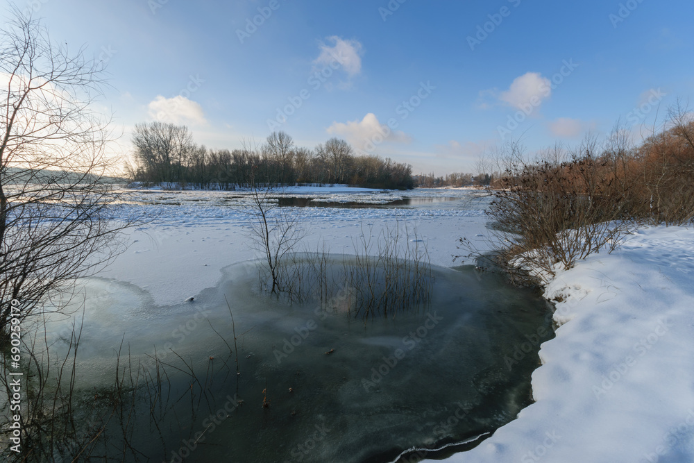 Fototapeta premium lake in winter