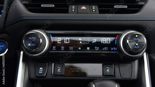 Automatic Car Air Conditioner with display