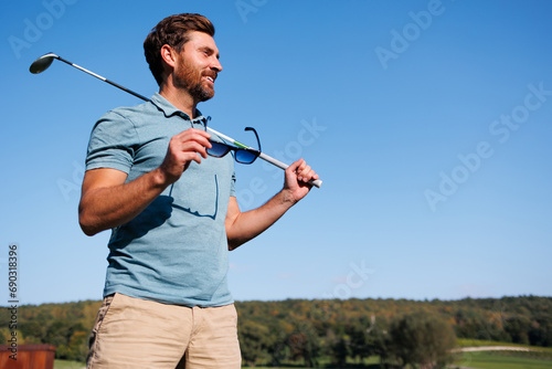 Fotografie First Drive: A Golfer's Maiden Voyage on the Course