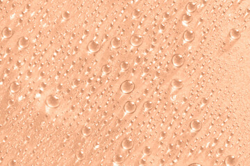 Crédence de cuisine Pantone 2024 Peach Fuzz Goutte hydratante sur fond pêche cosmétique  © Anna