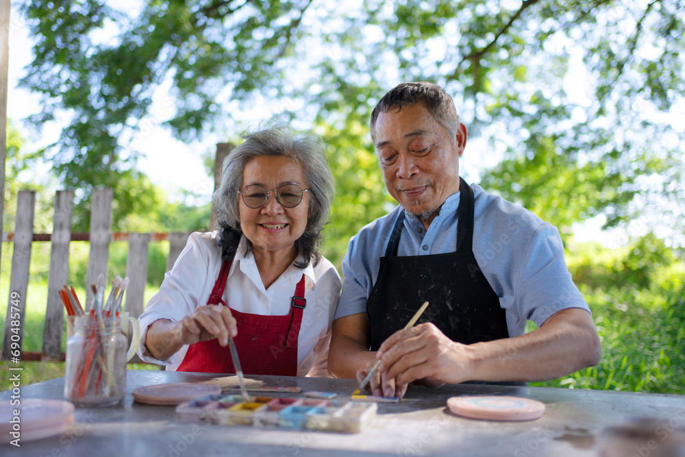 Senior couple learn how to make pottery.