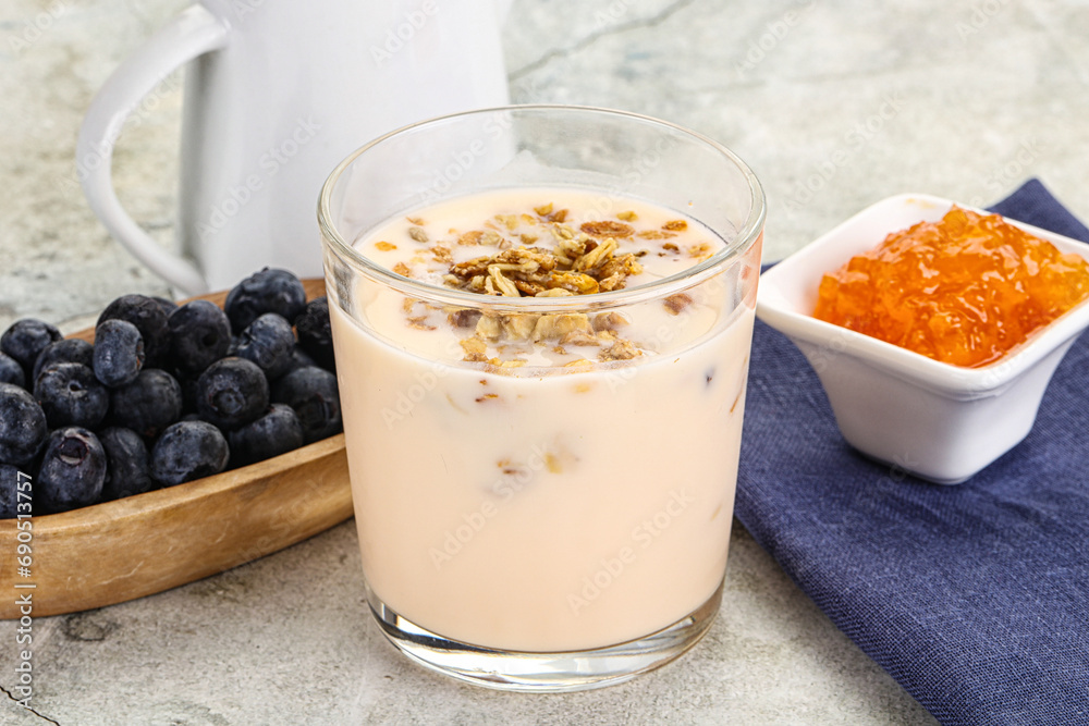 Yoghurt with granola and blueberry Yoghurt with granola and blueberry