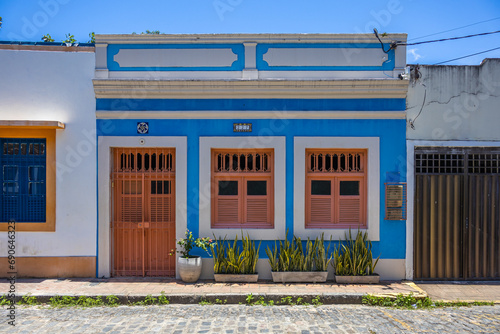 Cuadro en lienzo Facades with colorful houses fill the urban scene with traditional architecture in the historic center of Olinda, Pernambuco, Brazil