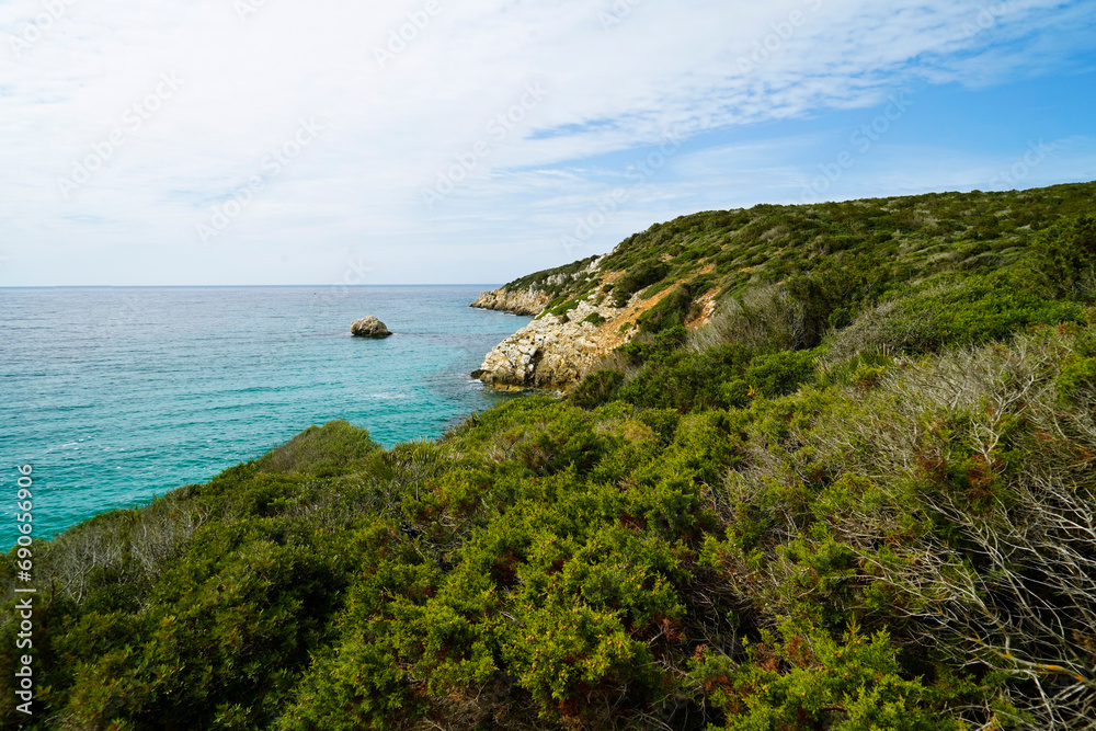 Spiaggia e mare cristallino dell'isola di Sant'Antioco. Sardegna, Italia