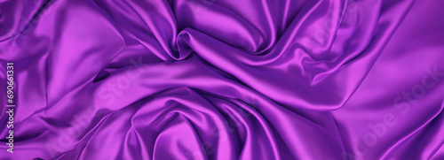 Tecido de seda púrpura amassado e um fluxo de curvas elegantes. photo