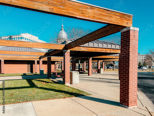 Exterior views of the Illinois State Visitors Center in Springfield, Illinois, USA. The Visitors Center Pavilion is located within the Illinois Capitol Complex. Distant views of the capitol dome.