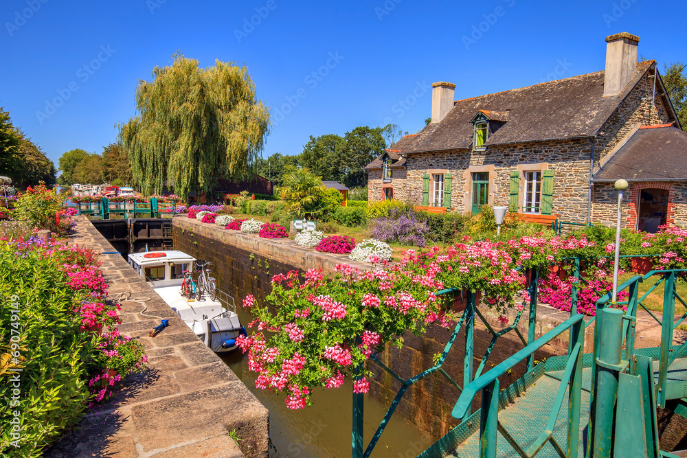Malestroit, Bretagne, passage de l'écluse, canal de Nantes à Brest