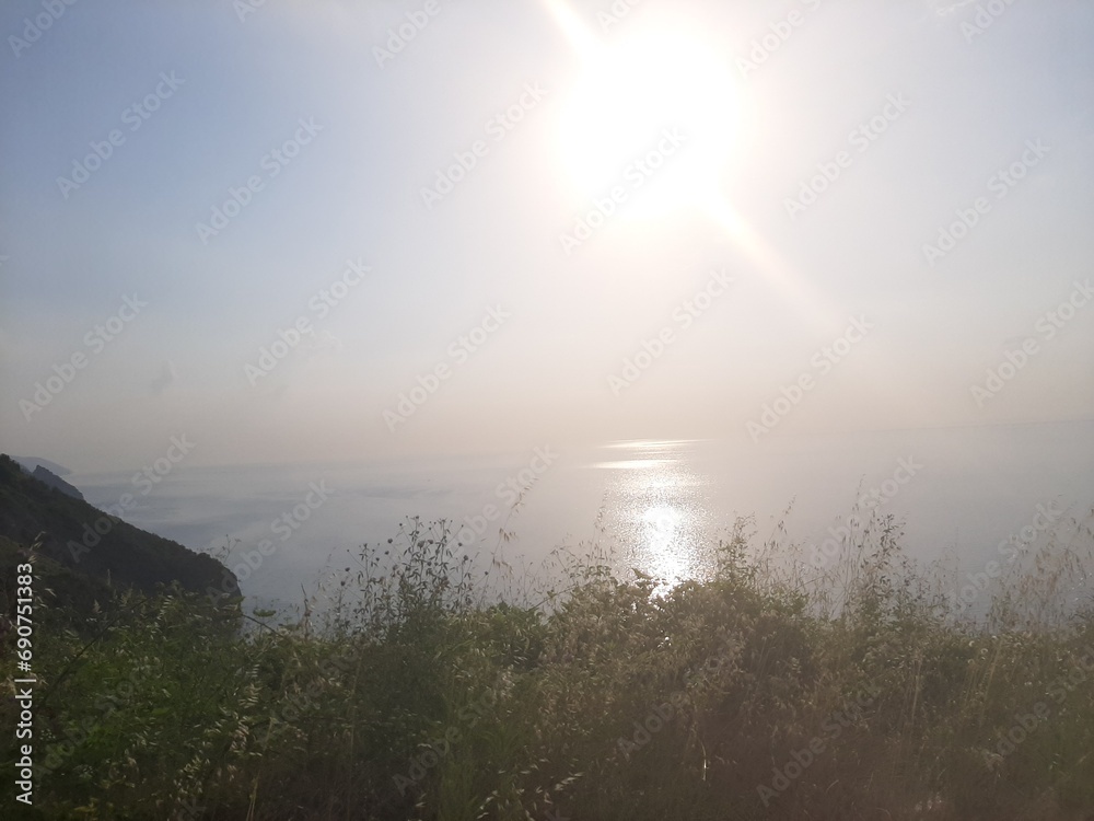 Naklejka premium sunrise over the lake