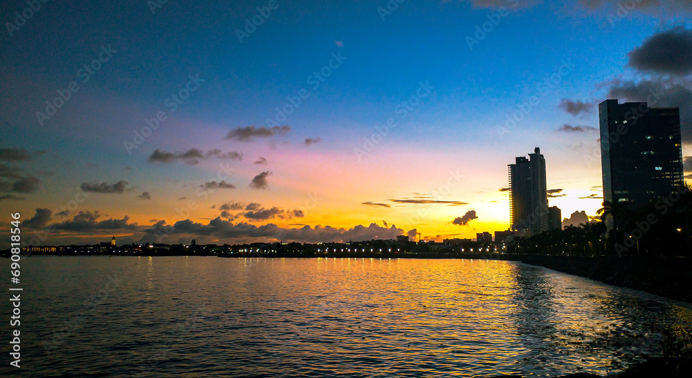 Naklejka premium Beautiful and spectacular sunset in the old town of Panama City
