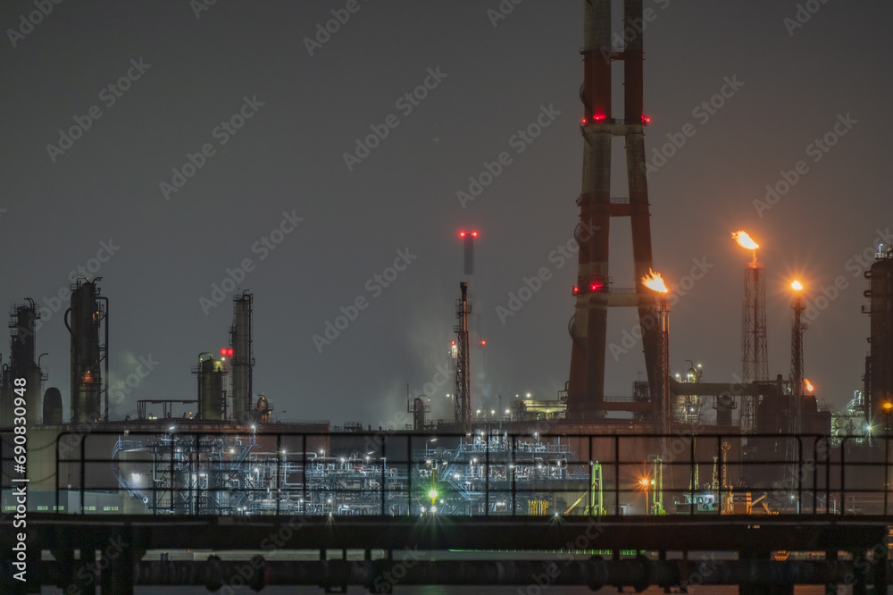 Fototapeta premium 日本の岡山県倉敷市のとても美しい工場の夜景