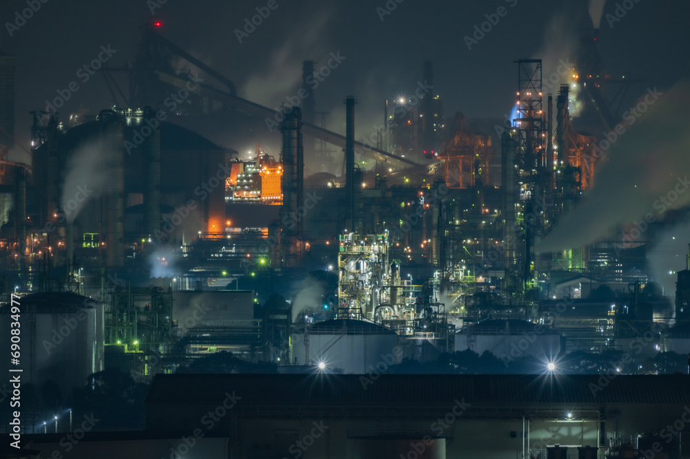 Fototapeta premium 日本の岡山県倉敷市のとても美しい工場の夜景