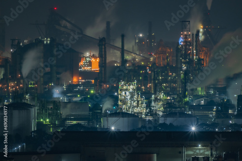 日本の岡山県倉敷市のとても美しい工場の夜景 © 仁 藤原