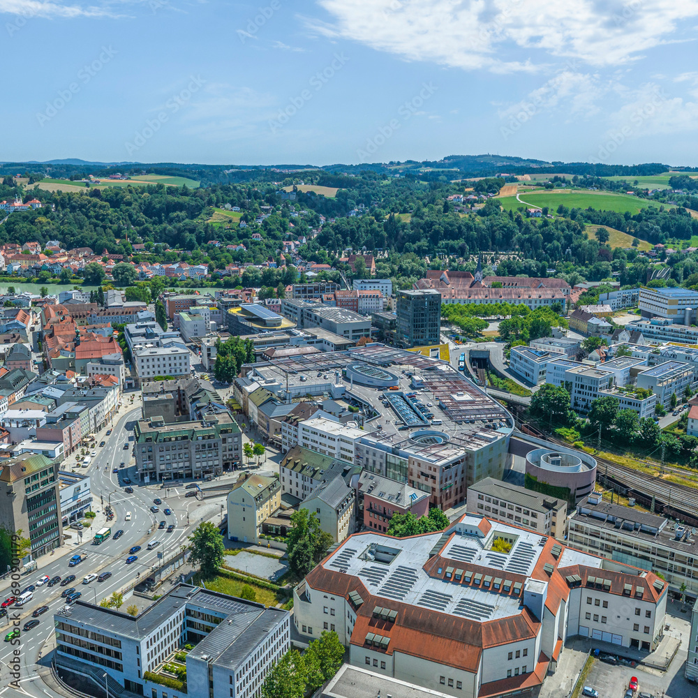 Die Dreiflüssestadt Passau im Luftbild, Blick zur Innenstadt rund um den Ludwigsplatz