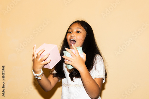 girl receives a gift box smile happily She is happy to receive gifts for Christmas and Happy New Year.