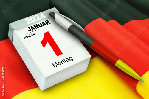 Deutscher Kalender und Datum 1. Januar 2024 mit Deutscher Flagge schwarz rot gold  Neujahr photo