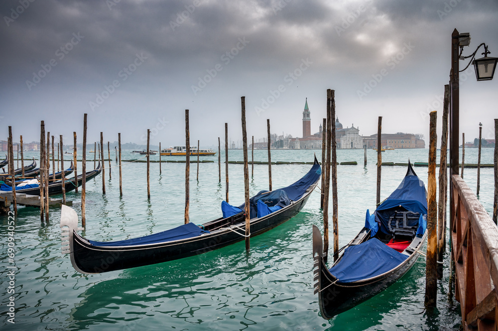 Venicen Gondolas