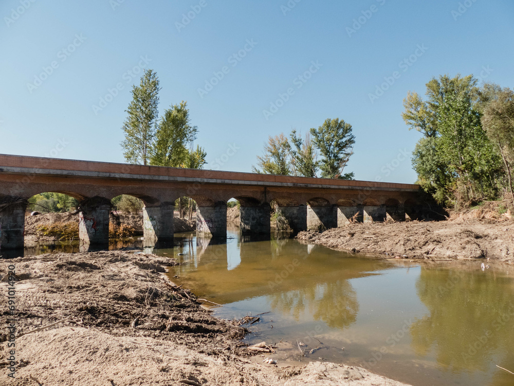 Puente de la Pedrera en Aldea del Fresno el 30 de septiembre de 2023. Tras el paso de la Dana, empezaron las labores de reconstrucción.
