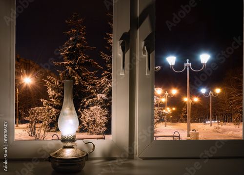 Bild auf Leinwand kerosene lamp on the windowsill