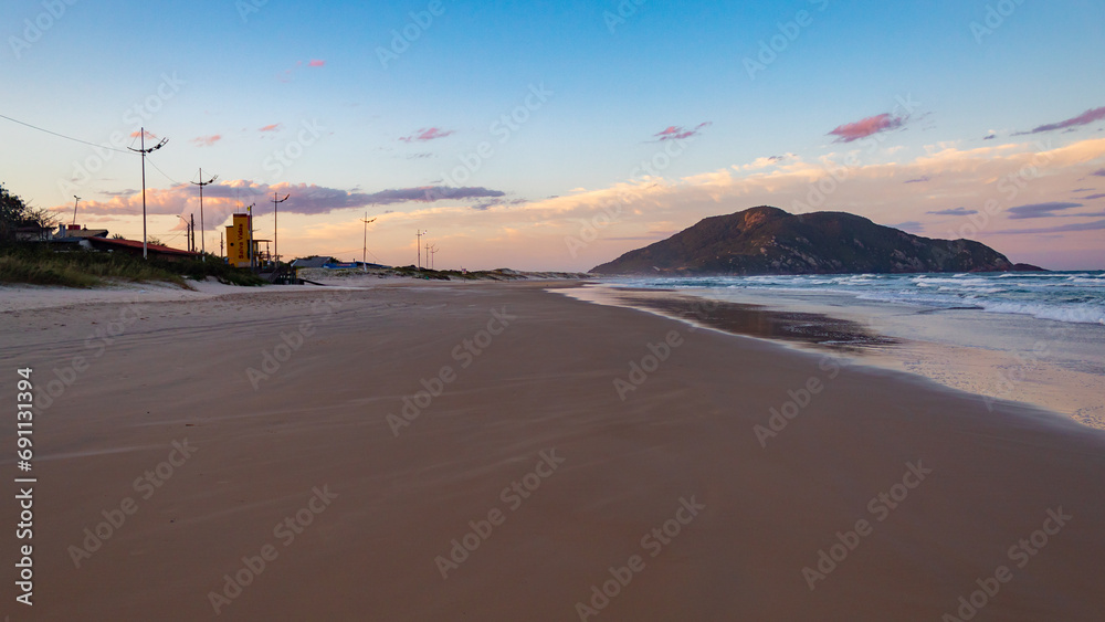 turismo e o pôr-do-sol na Praia do Santinho Florianópolis Brasil