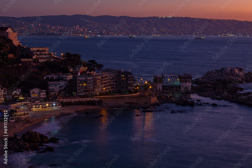 Fototapeta premium anoitecer praia de Cochoa Viña del Mar Valparaíso Chile