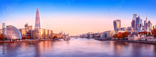 the skyline of london during sunrise © frank peters