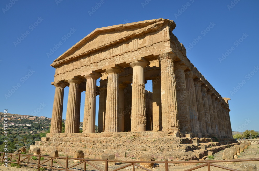 ancient roman temple