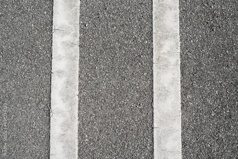 Fototapeta premium White lines in parking spaces in the park