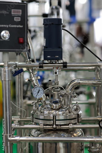 Obraz na plátně stainless steel jacketed lab mixing reactor