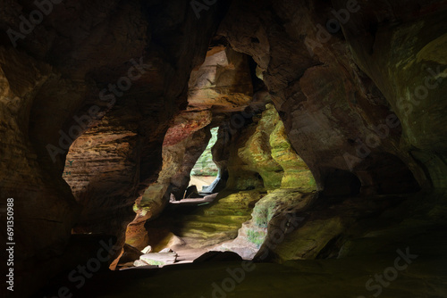 Fotografie Rockhouse Cave at Hocking Hills State Park in the Hocking Hills region of Hockin