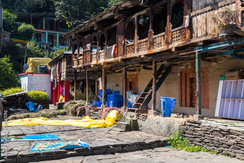 Obraz na płótnie shanty houses of old manali, india w salonie