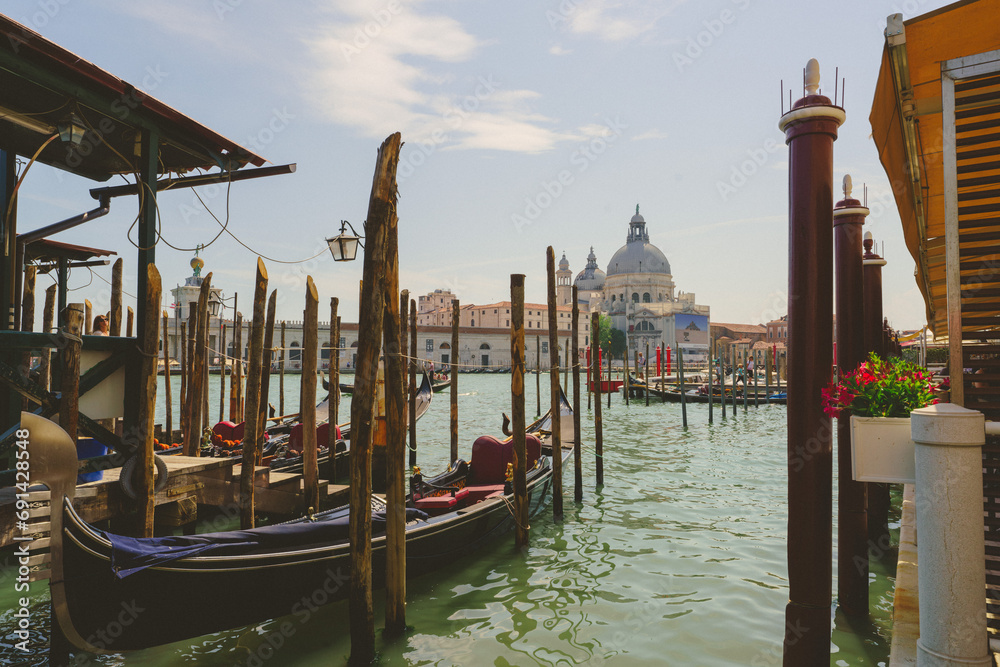 Enchanting Venice: A Visual Symphony of Canals, Architecture, and Timeless Elegance