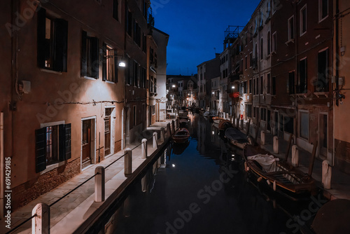 Obraz na płótnie Enchanting Venice: A Visual Symphony of Canals, Architecture, and Timeless Elegance w salonie
