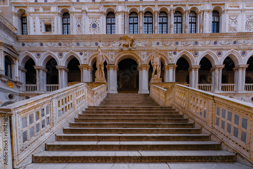 Enchanting Venice: A Visual Symphony of Canals, Architecture, and Timeless Elegance