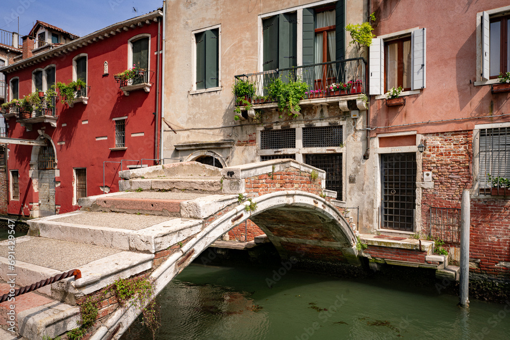 Enchanting Venice: A Visual Symphony of Canals, Architecture, and Timeless Elegance
