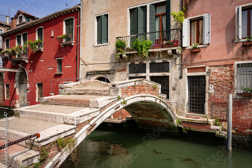Obraz na płótnie Enchanting Venice: A Visual Symphony of Canals, Architecture, and Timeless Elegance w salonie