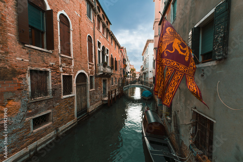 Obraz na płótnie Enchanting Venice: A Visual Symphony of Canals, Architecture, and Timeless Elegance w salonie