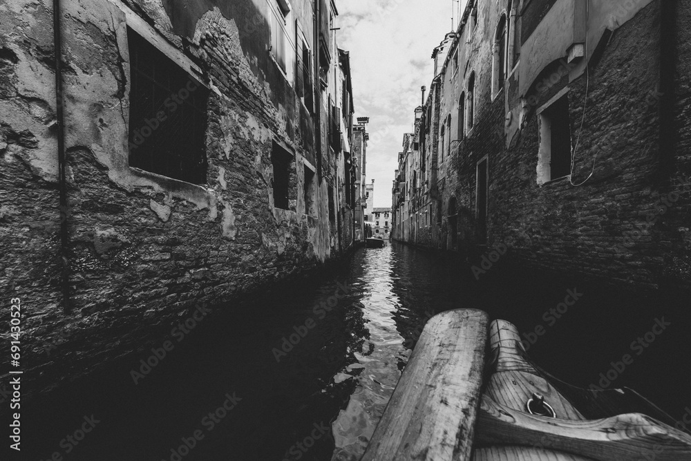 Enchanting Venice: A Visual Symphony of Canals, Architecture, and Timeless Elegance